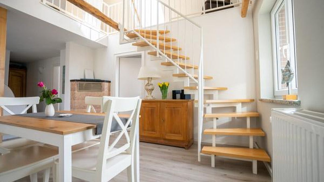 Essbereich und Treppe Essbereich und Treppe